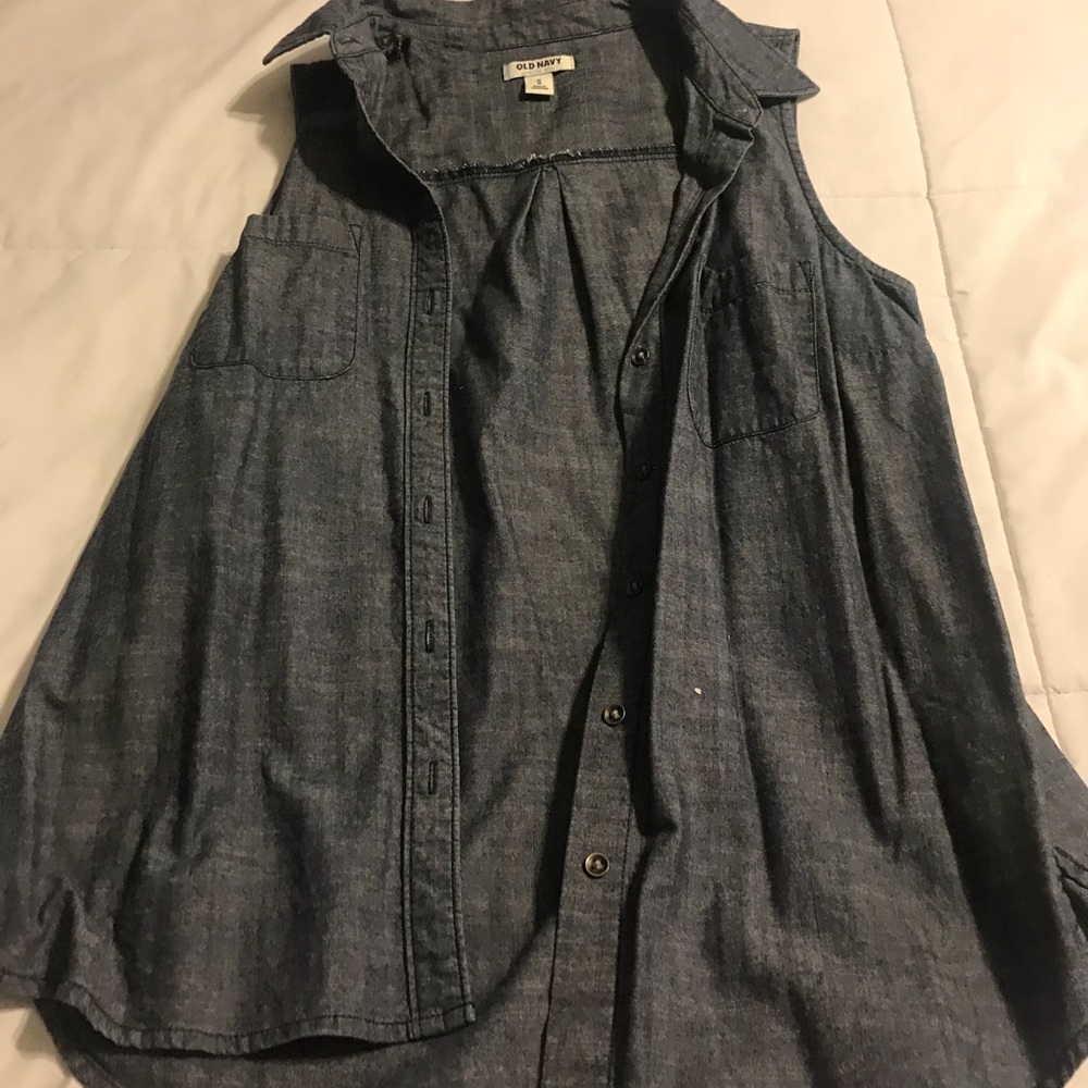 Sleeveless blouse